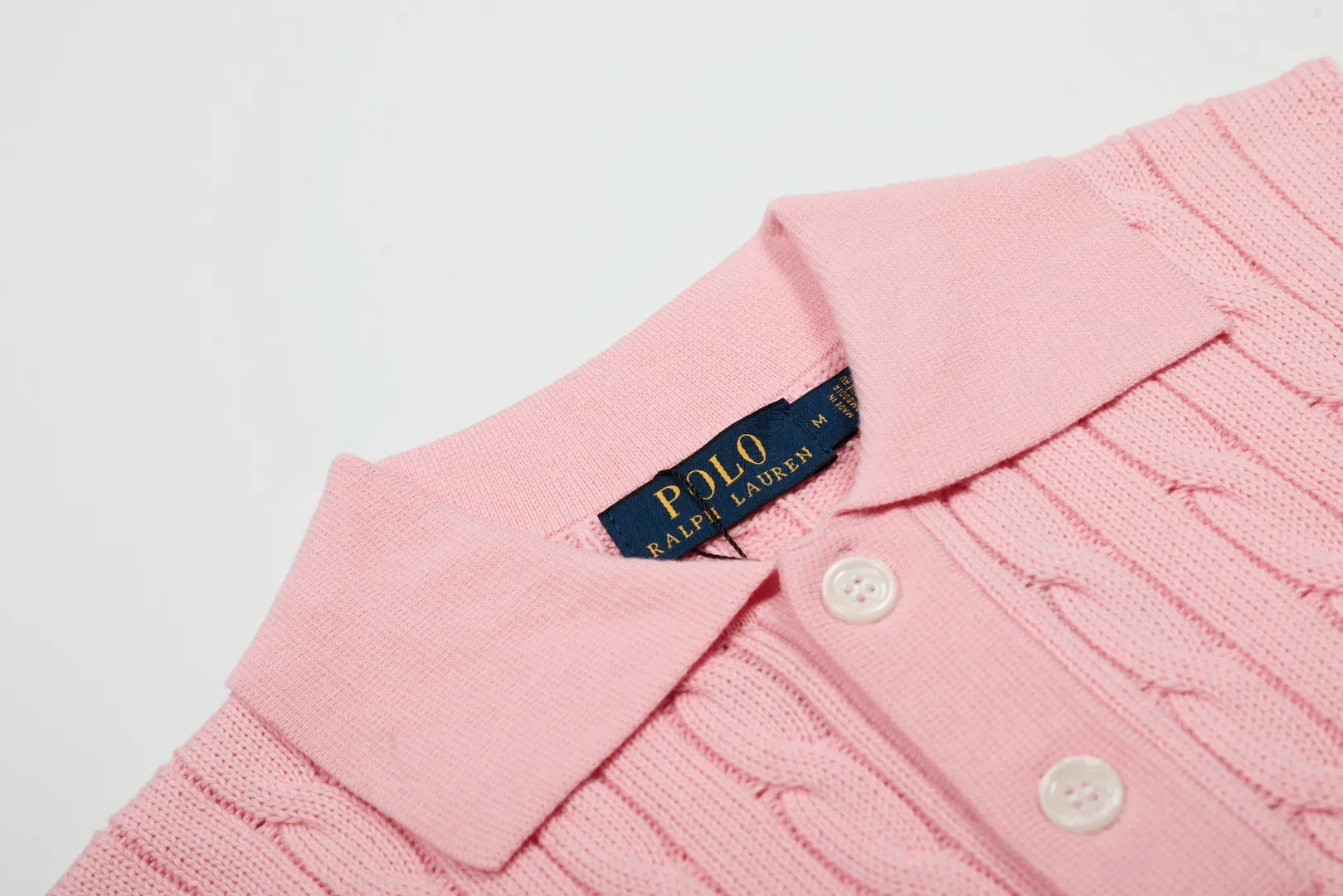 P166 💰 "Top quality" Style number: DS023# (not off the shelves all year round) [Ralph Lauren POLO lapel solid color pony embroidered logo knitted vest short sleeves] ✅Ralph Lauren Ralph Lauren classic basic versatile all-season cardigan knitted POLO vest vest short sleeves ✅Main supplier platform live broadcast Wholesale entity Replacement when out of stock Not off the shelf ✅ZP quality 1:1 version Scan the code to enter the GF website Counter quality ✅Details and quality are the only one in Guangzhou. Imported quality cotton yarn, focusing on high-end, cost-effective. Needless to say good quality. ✅Restore the original version. The maximum size can be worn up to 150 pounds. Loose, comfortable and stress-free. Olive green, denim blue, Chinese red